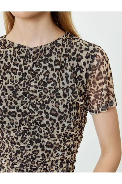 بلوز پارچه ابریشمی پلنگی طرح دار آستین کوتاه یقه خدمه 5WAL60014IK