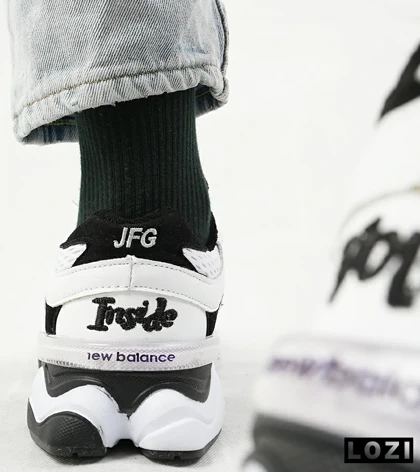کفش کتانی مردانه و زنانه سفید مشکی NEW BALANCE 9060