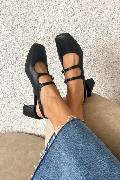 کفش پاشنه‌بلند کلاسیک زنانه استراسونس straswans