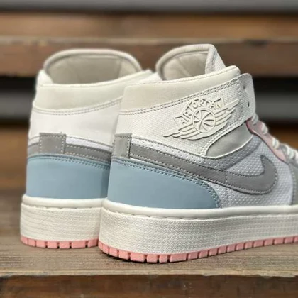 کتانی زنانه جردن ساق‌دار