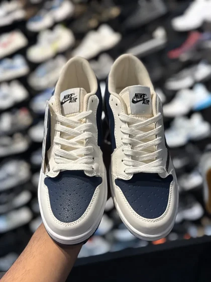 کتانی ترویس مردانه سفید سرمه ای