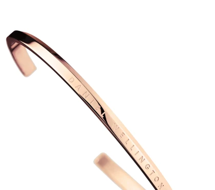 ست ساعت دنیل ولینگتون حصیری زنانه رزگلد صفحه مشکی با دستبند Daniel Wellington Rosegold