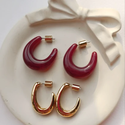 گوشواره یو شکل