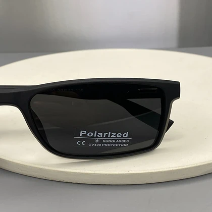 عینک آفتابی لاگوست با فریم کائوچو و لنز پلی‌کربنات پلاریزه UV400 Lacoste Premium Polarized