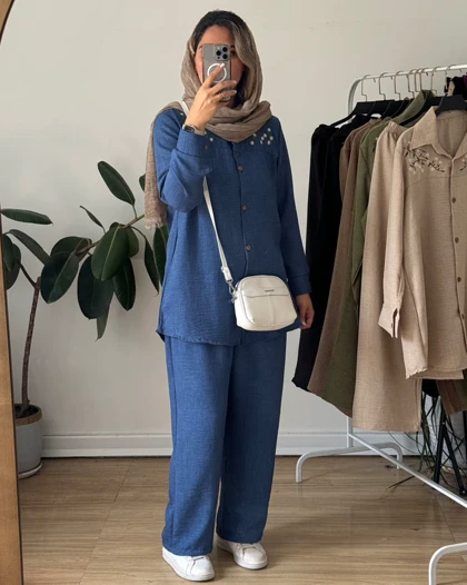 ست مانتو و شلوار با گلدوزی