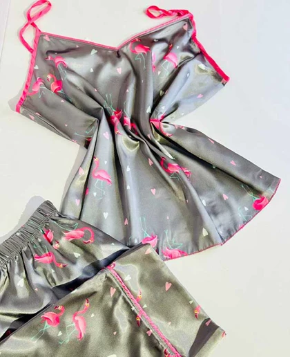 تاپ و شلوار ساتن زنانه کد3-9517 طرح فلامینگو