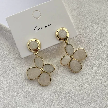 گوشواره زنانه گل آویز کد 882