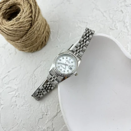 ساعت مچی زنانه با طرح رولکس، ظرافت در اوج سادگی