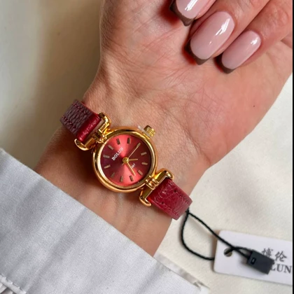 ساعت مچی زنانه برند بولون بند چرمی دور دوخت مینیمال قرمز