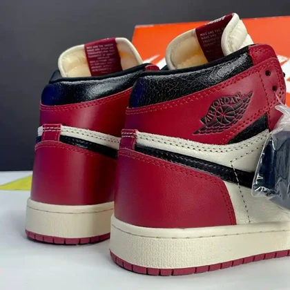 کفش نایک ایر جردن وان ساق‌دار شیکاگو لاست اند فاند Nike Air Jordan 1 High Chicago Lost and Found
