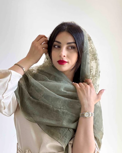 روسری رز رنگ زیتونی