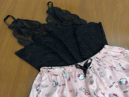 ست نیم‌تنه گیپور و شلوارک طرح کیتی 052