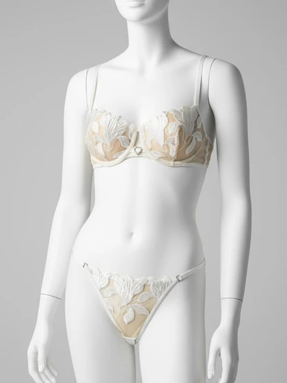 ست شورت و سوتین فنر دار تور و دانتل طرح برگ وسط قلب سفید