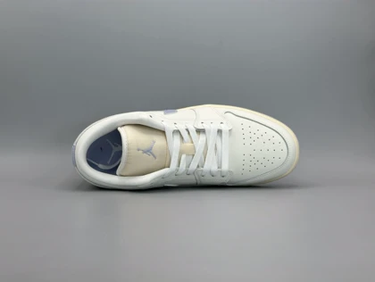 کتانی نایکی جردن1لو سیل گوست کرم یاسی/Nike Air Jordan1 low