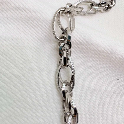 گردنبند زنجیری برند شین مدل «بیضی تراش‌دار» | با آبکاری رادیوم و درخشش نقره‌ای