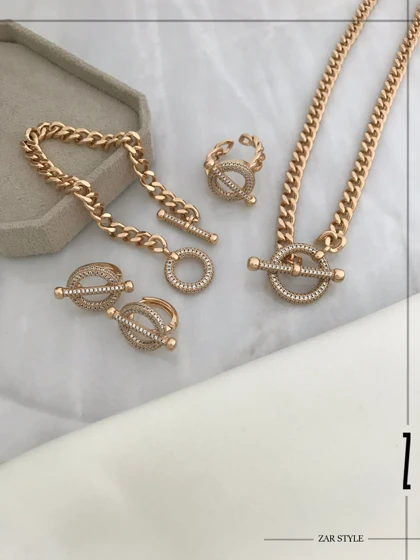گردنبند کارتیه قفل تی نگین‌دار