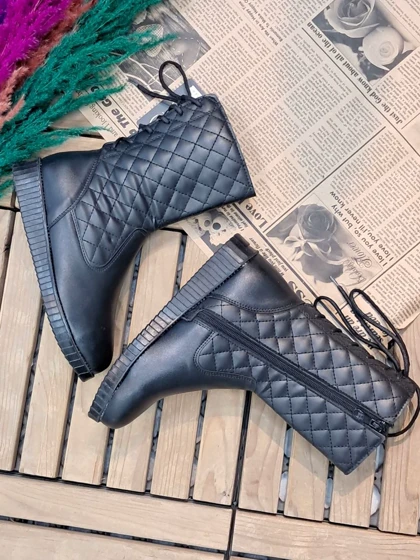 نیم بوت پشت بندی شنل