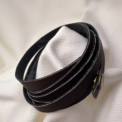 دستبند چندلایه مدل «بافت کتان» | طراحی یونیسکس با دکمه برنزی