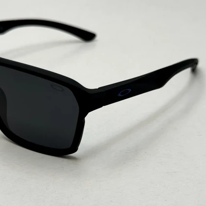 عینک اوکلی مستطیلی پلاریزه سبک OAKLEY آمریکایی مشکی کد WG83107
