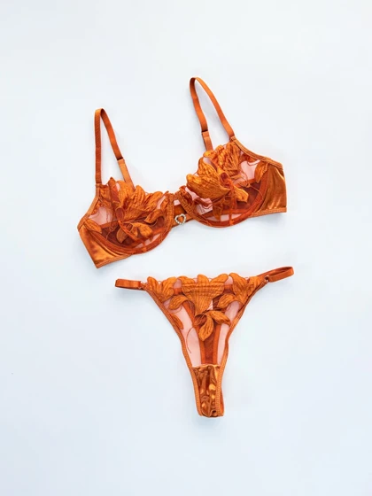 ست شورت و سوتین فنر دار تور و دانتل طرح برگ وسط قلب نارنجی