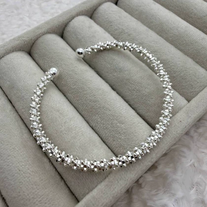 بنگل خاویاری در دو رنگ