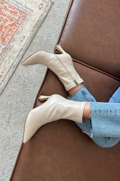 بوت و نیم بوت زنانه استراسونس straswans