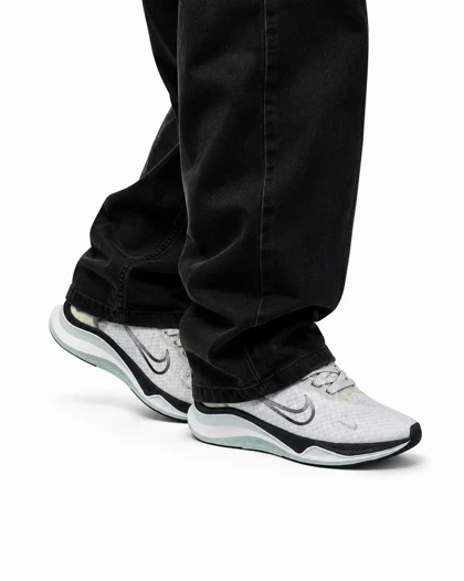 کفش کتانی مردانه و بزرگ پا نایکی رانینگ سفید ماورایی Nike