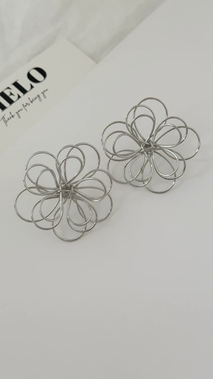 گوشواره خط ظریف گل