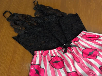 ست نیم‌تنه گیپور و شلوارک طرح بوسه 002