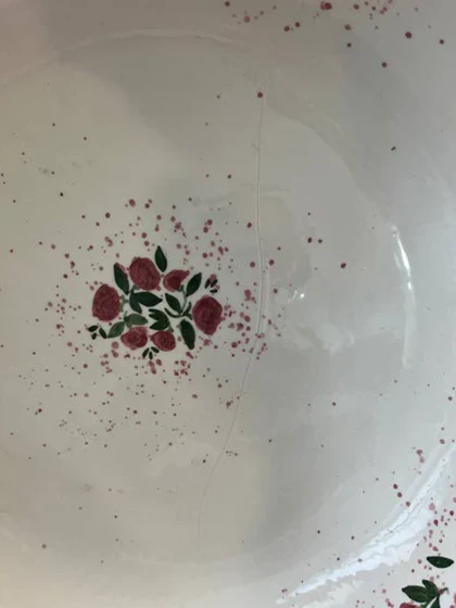 ظرف پایه دار گل سرخی