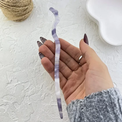 کانزاشی مو زنانه رزینی طرح ابر و باد بنفش‑طوسی مدل نیلوا مینیمال لوکس