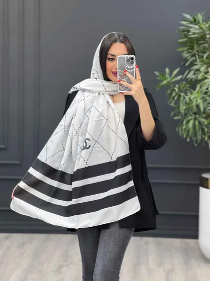 شال طرح چنل سفید - مشکی