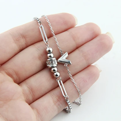 پابند زنانه مدل حرف V