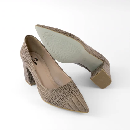 منط کفش پاشنه‌بلند zb3a1203271522040283100100360