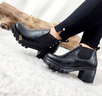 نیم بوت طبی مدل هستی