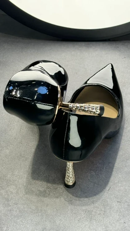 پاشنه‌بلند 610-1