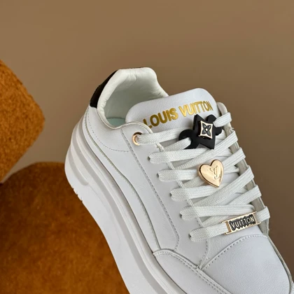 ونس LV