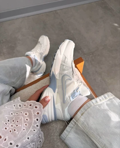 کتانی نایک وی تو کی ران سفید آبی Nike V2K Run platinum Tint/Summit white