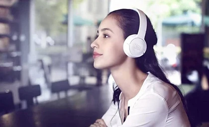 هدست بلوتوثی جی بی ال مدل Tune 520