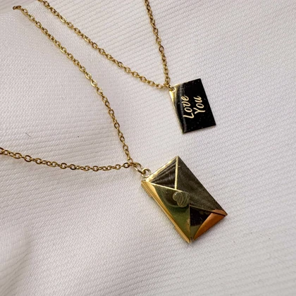 ست گردنبند دو نفره مدل «نامه و پاکت» | استیل با آبکاری طلایی (مشابه طلا)