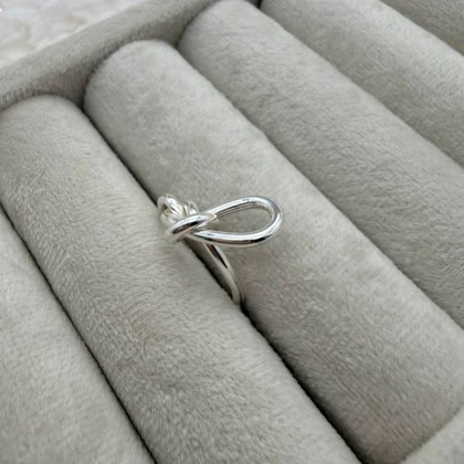 انگشتر گره نقره ای