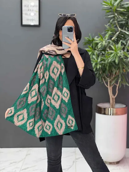 شال طرح لوزی سه رنگ