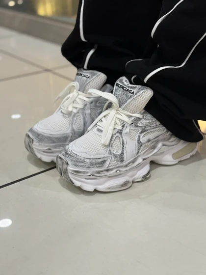 کتانی مردانه بالنسیگا پولیشی سفید