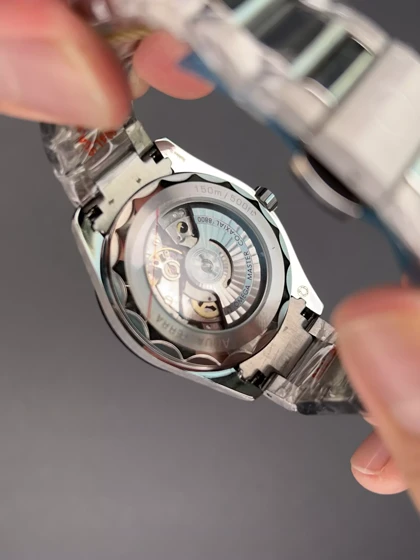 ساعت مچی امگا سیمستر جهان نما صفحه سبز بزل سبز Omega Seamaster Worldtimer