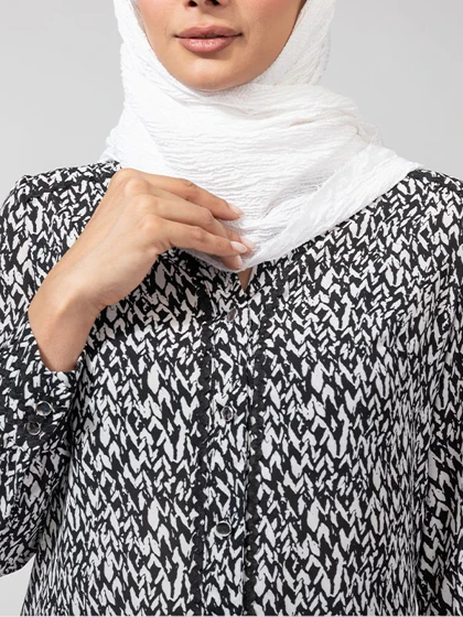 شومیز زنانه کرپ ژرژت یقه ایستاده طرح دار نوار دوزی کلاسیک شهناز