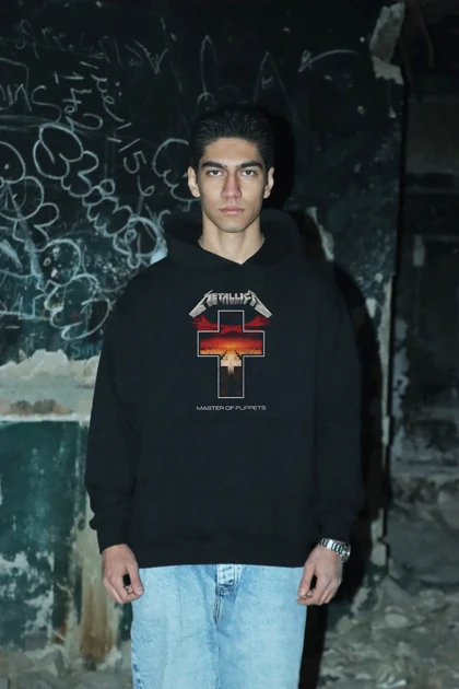 هودی مشکی اسپرت طرح Metallica 2 - فواصل