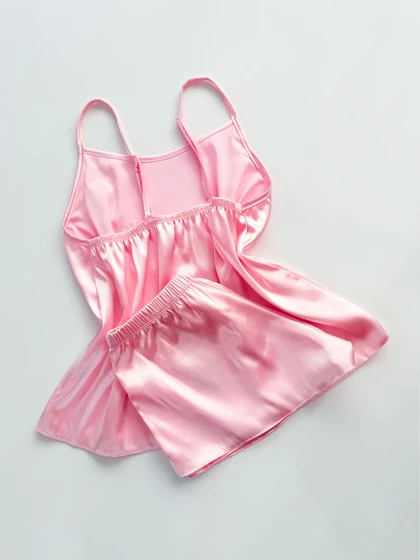 ست لباس خواب تاپ و شورتک ساتن نگین‌دار ویکتوریاسکرت