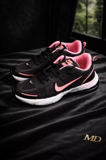 کفش کتانی زنانه مشکی V2K NIKE