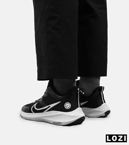 کفش کتانی مردانه مشکی سفید NIKE AIR zoomx