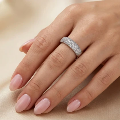 انگشتر زنانه نقره‌ای ماه‌تاب با نگین ظریف